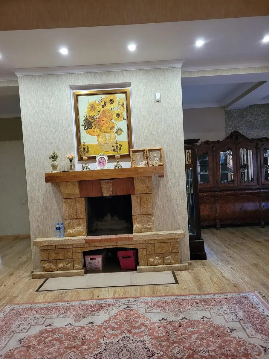 House, 8-room, 300 m²