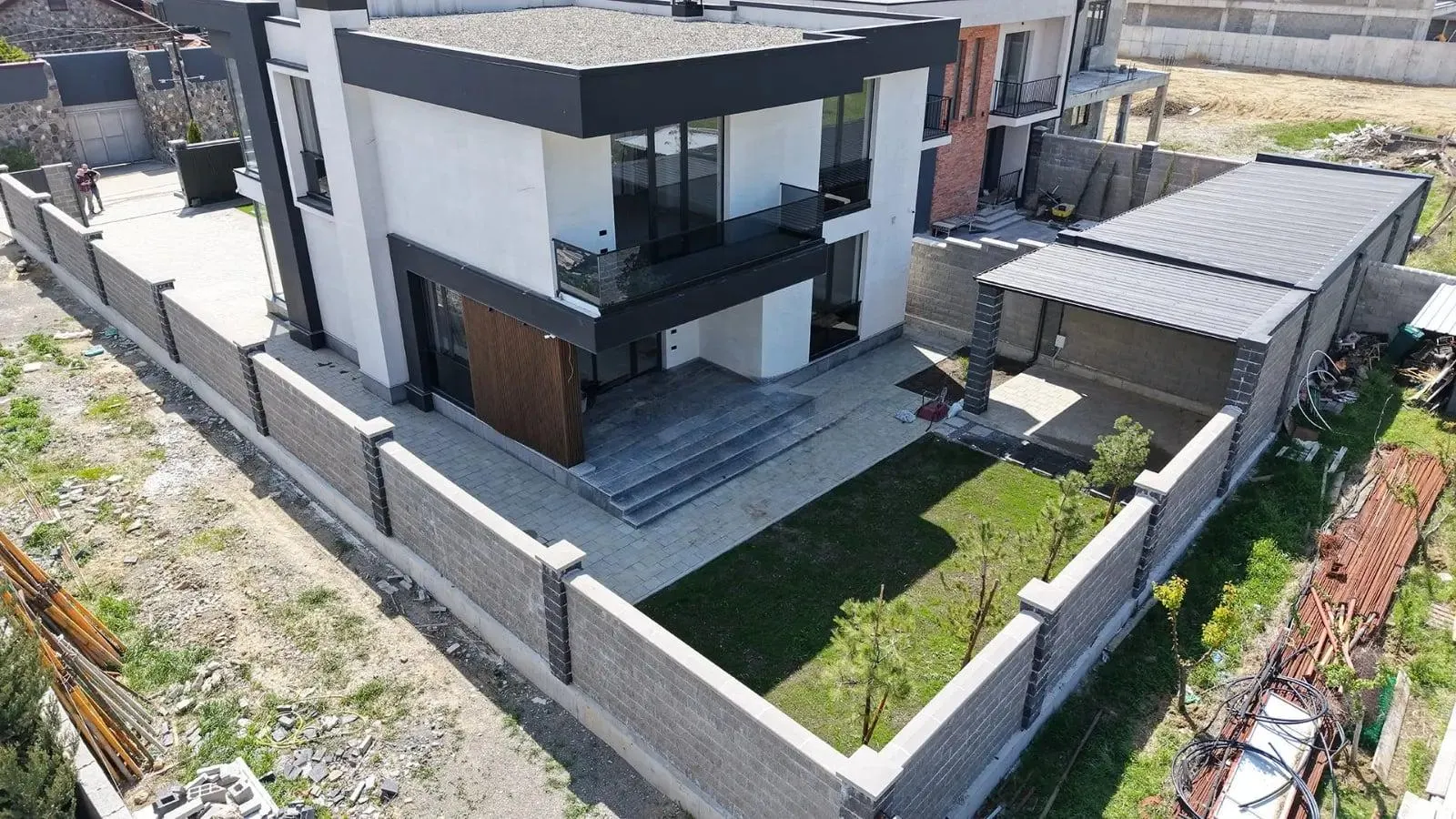 House, 8-room, 328 m²