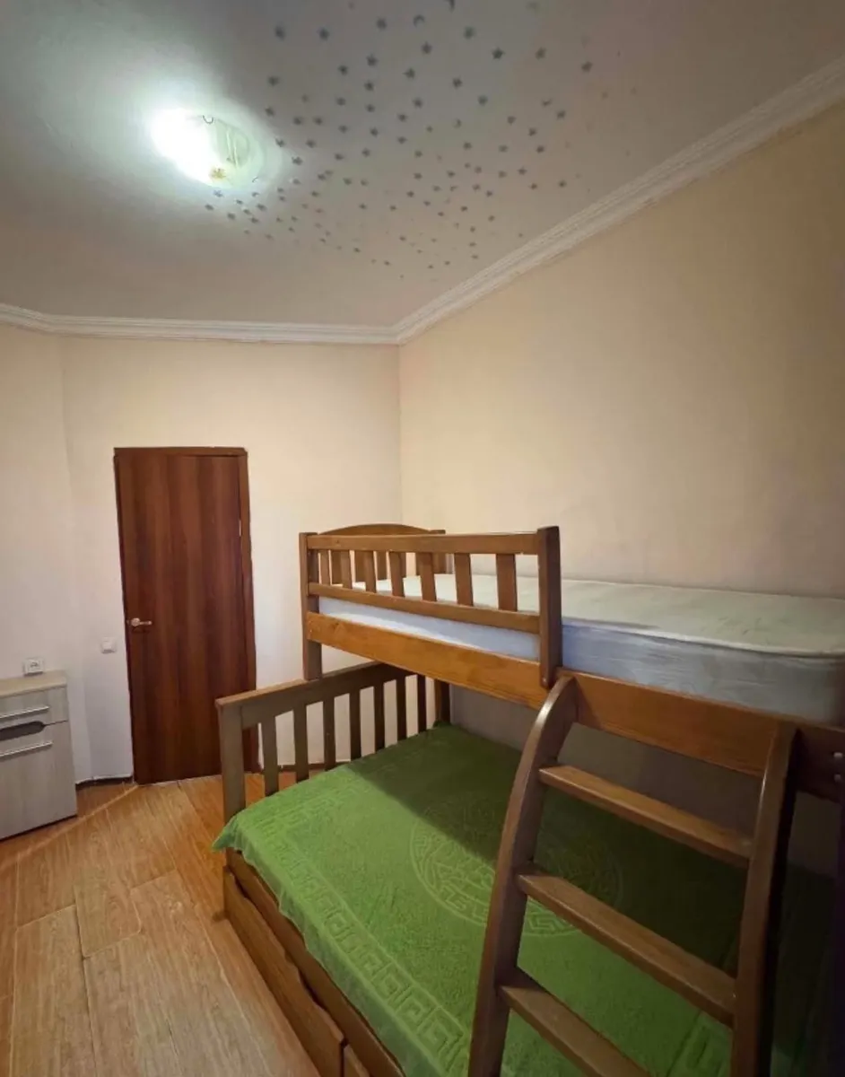 Квартира, 3-комн., 77 м²