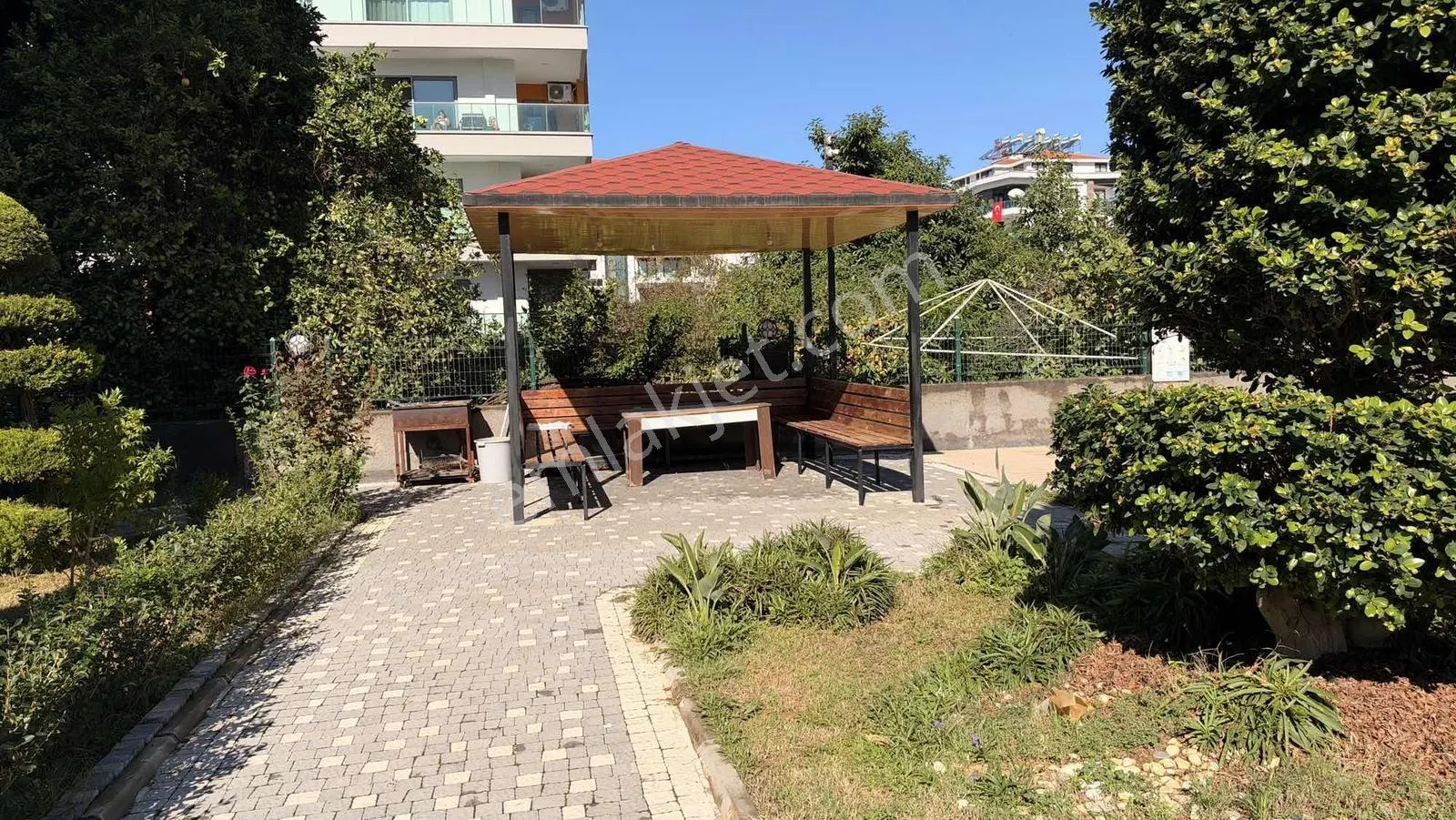 Apartment, 6-room, 300 m²