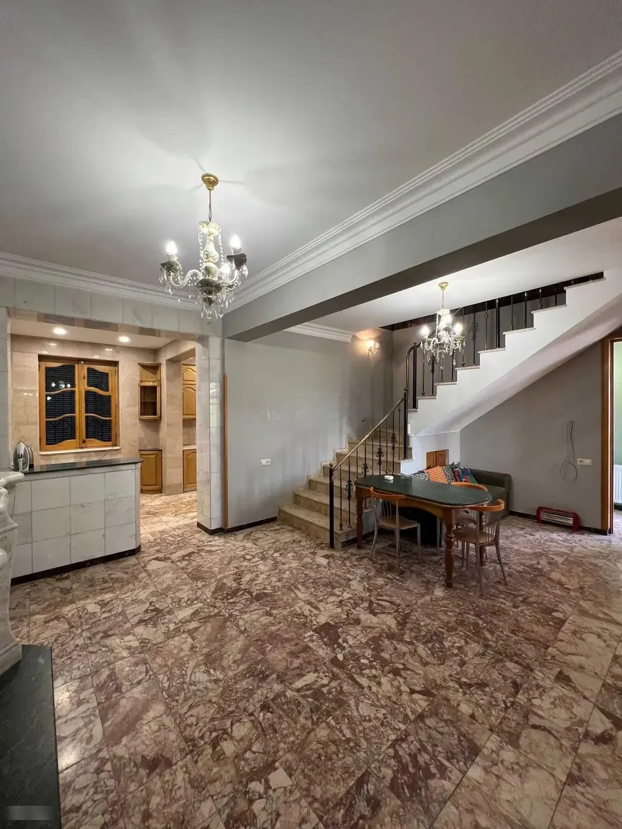 Дом, 6-комн., 550 м²