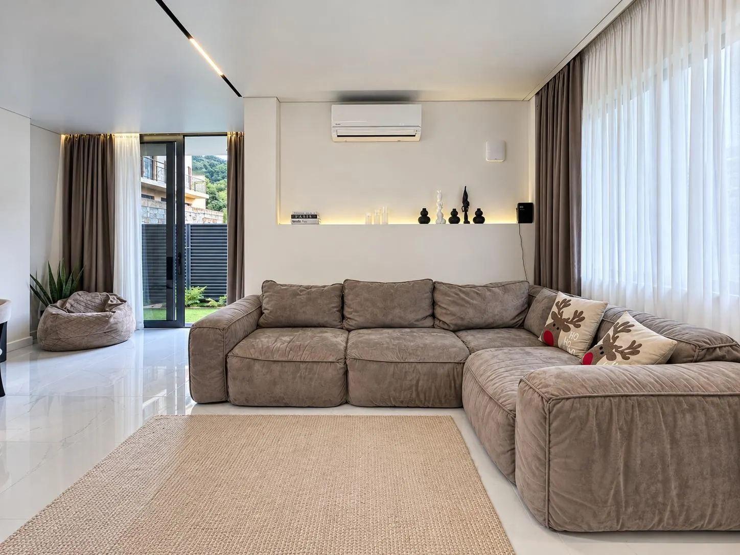 House, 5-room, 217 m²