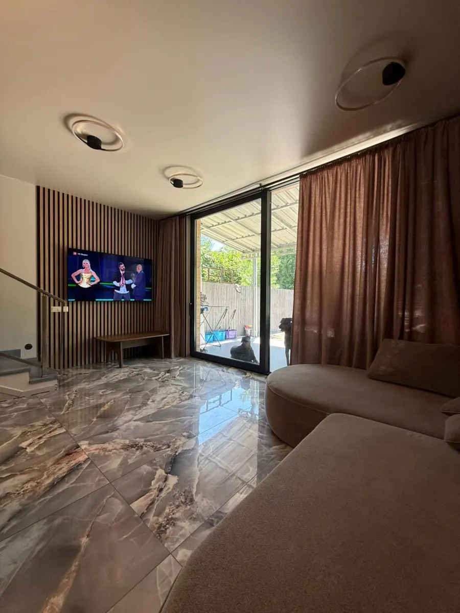 House, 4-room, 140 m²