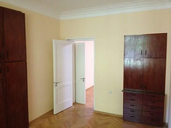 Квартира, 6-комн., 180 м²