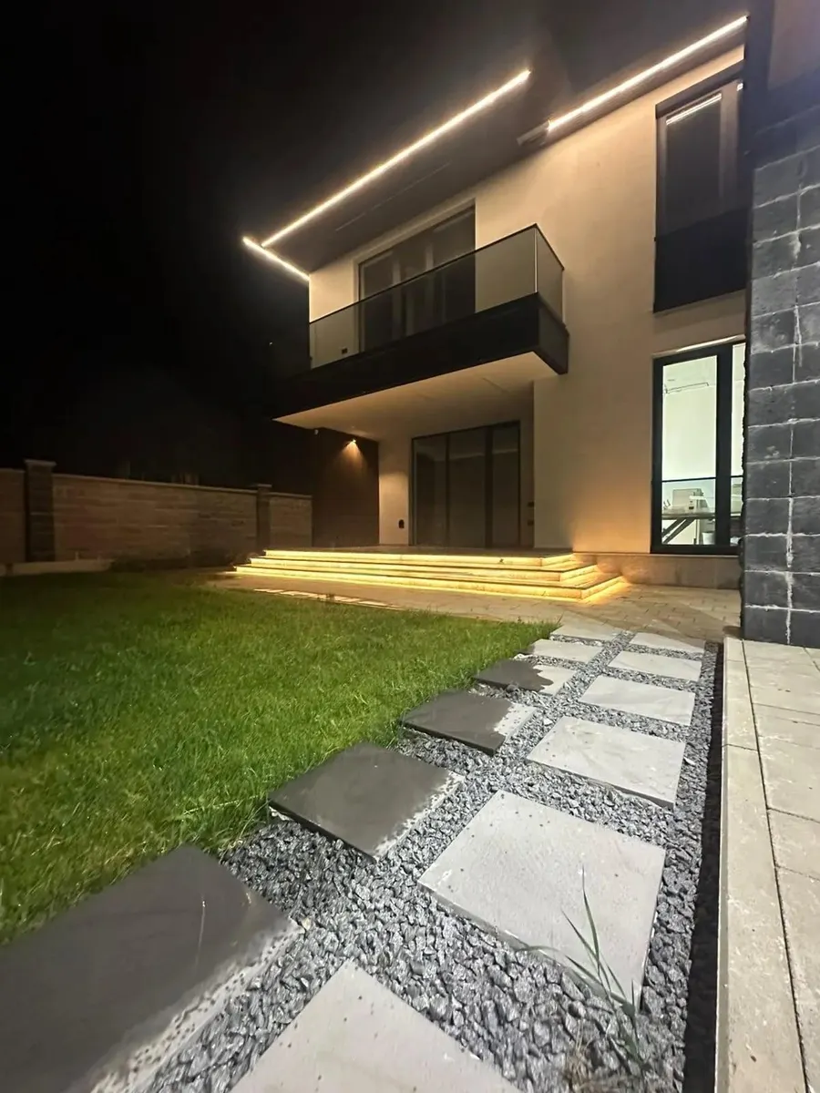 House, 8-room, 328 m²