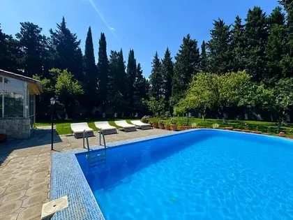 Дом, 9-комн., 550 м²