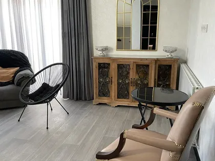House, 5-room, 300 m²