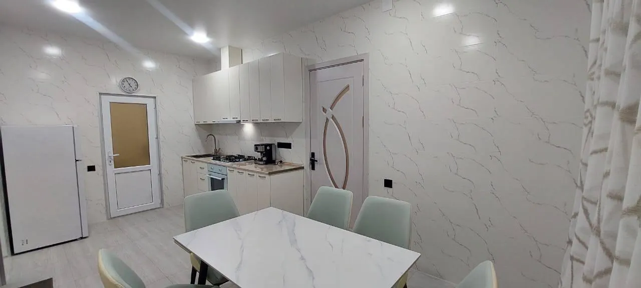 Дом, 8-комн., 232 м²