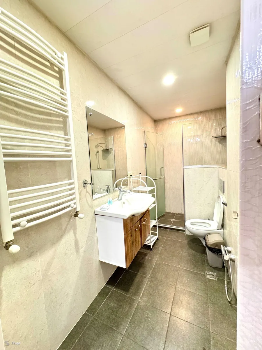 Квартира, 3-комн., 100 м²