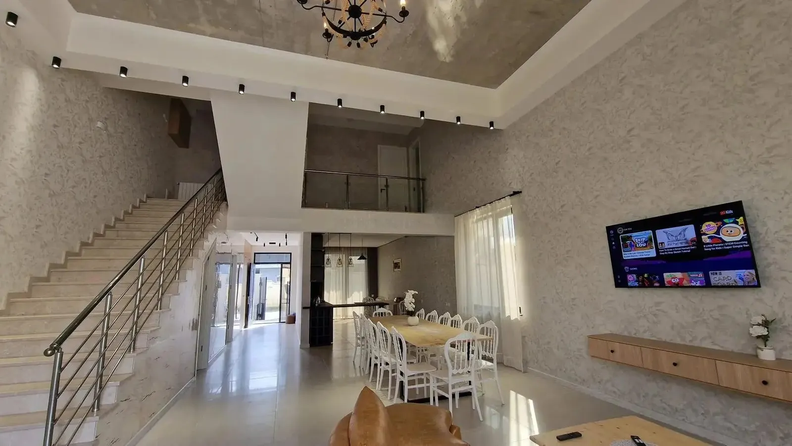 Дом, 6-комн., 320 м²