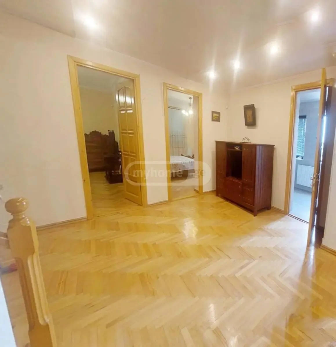 House, 5-room, 350 m²
