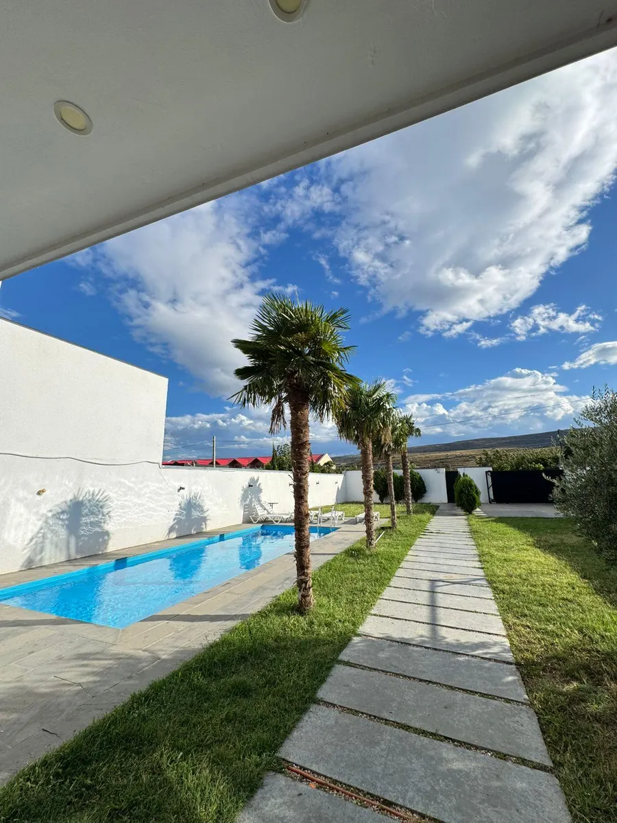 House, 5-room, 300 m²