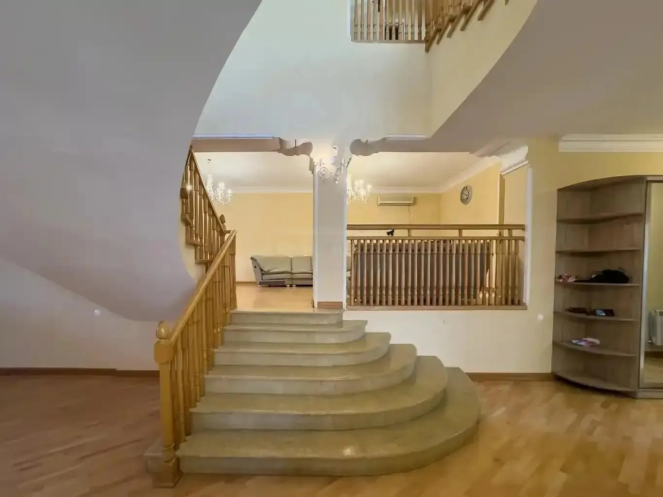Дом, 8-комн., 600 м²