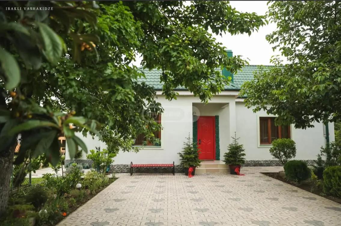 House, 4-room, 200 m²