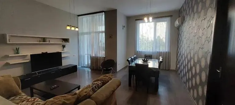 Квартира, 3-комн., 102 м²