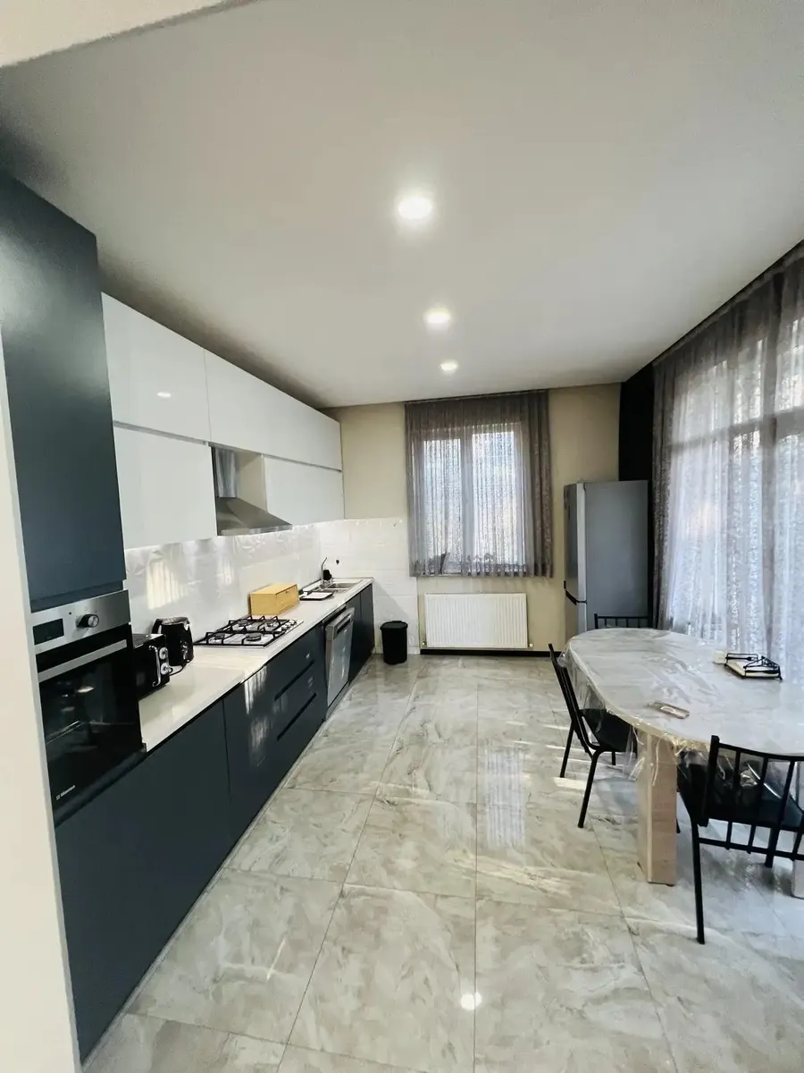 Дом, 6-комн., 470 м²