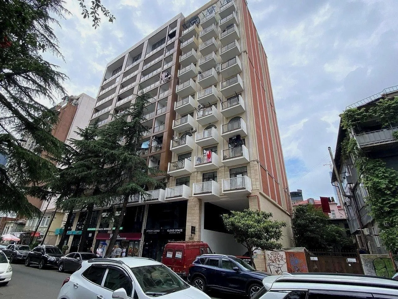 საცხოვრებელი კომპლექსი Parnavaz Mepe St, 98