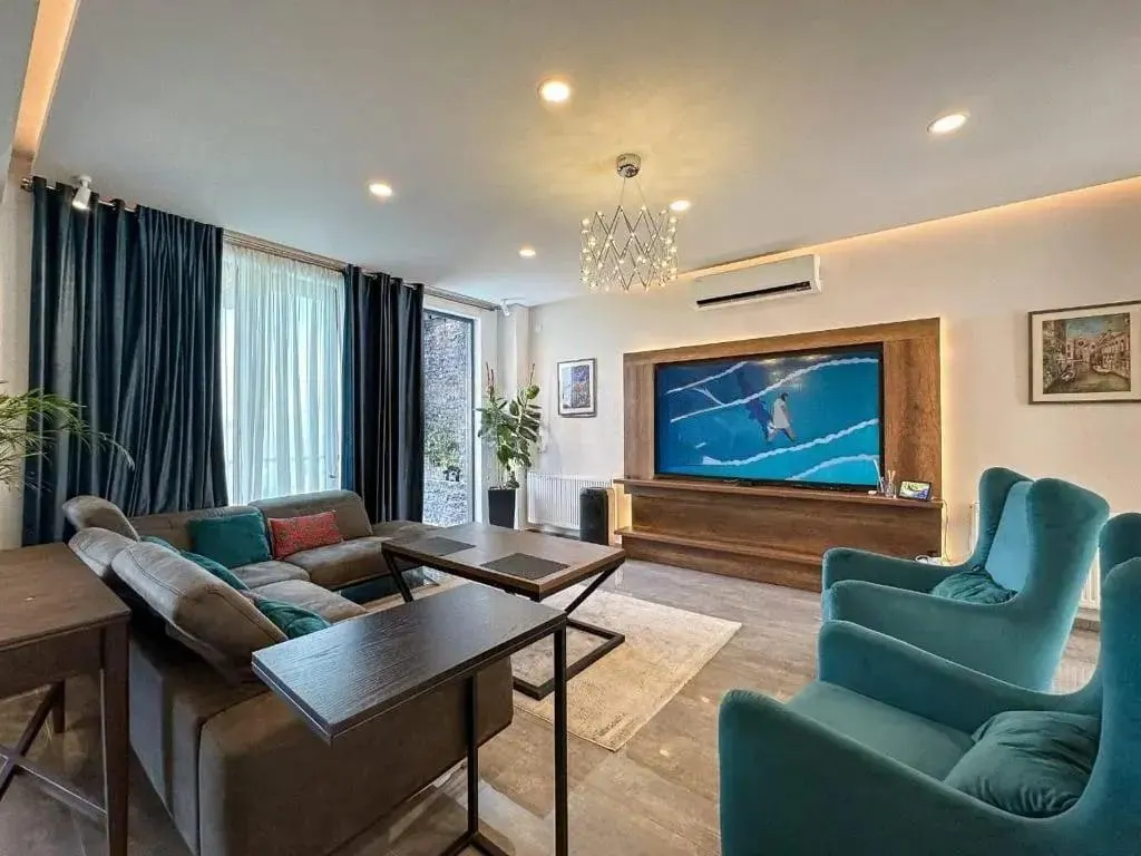 House, 9-room, 280 m²