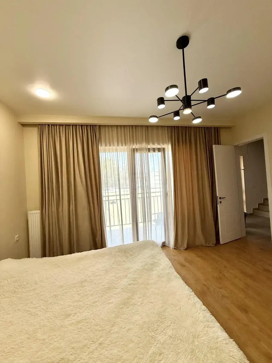 Дом, 7-комн., 210 м²
