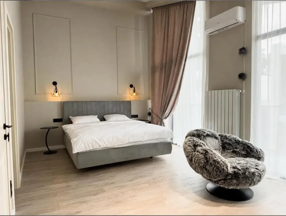 Дом, 6-комн., 273 м²