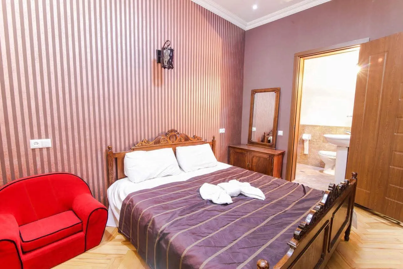 House, 5-room, 360 m²