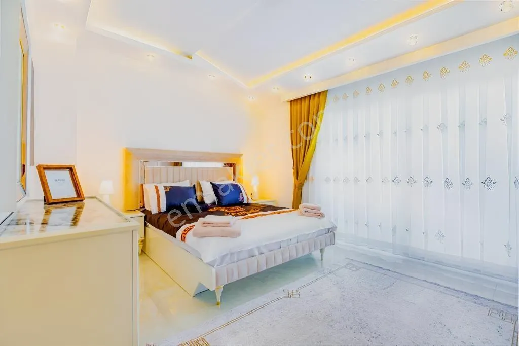Apartment, 4-room, 200 m²