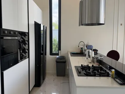 Дом, 5-комн., 600 м²