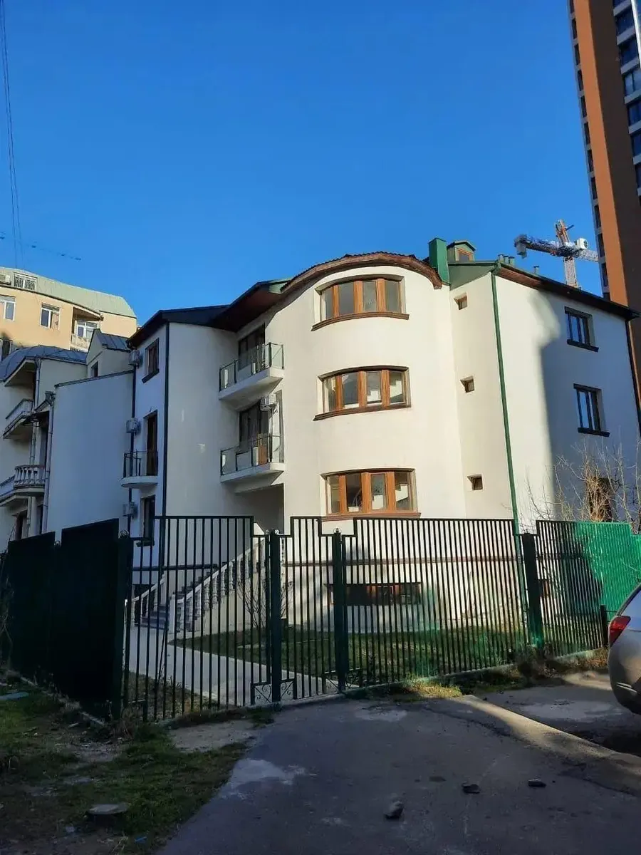 Дом, 10-комн., 700 м²