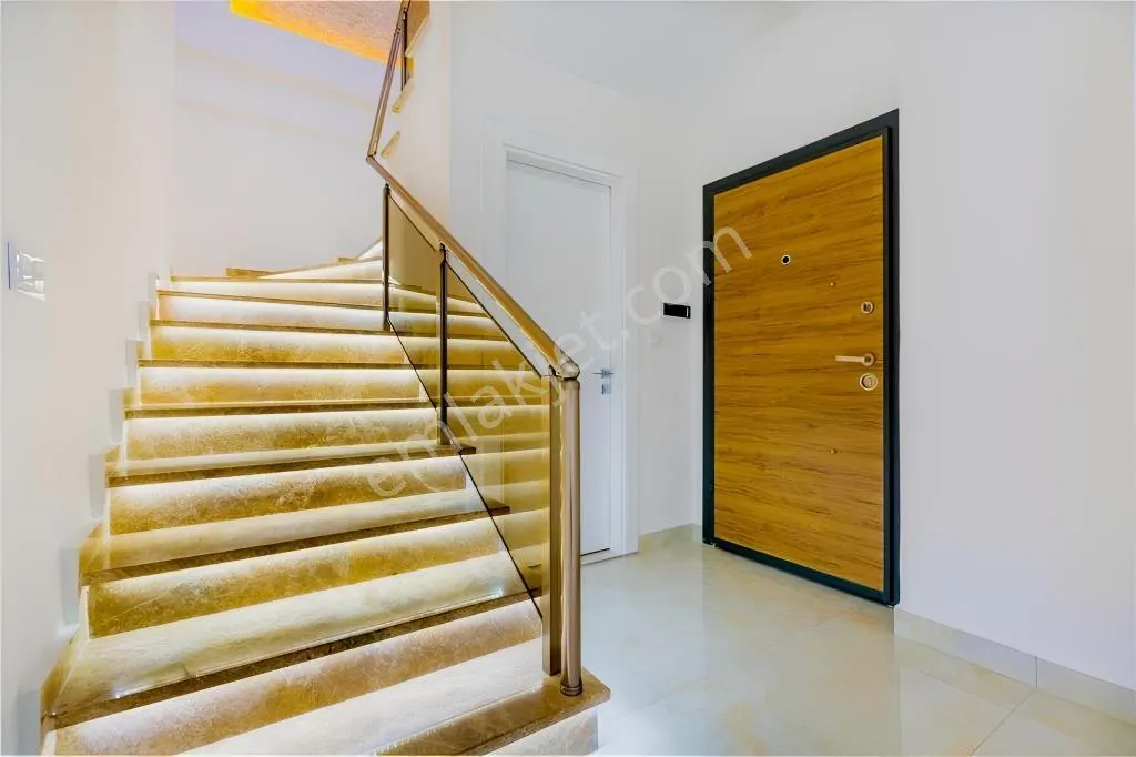 Apartment, 4-room, 200 m²