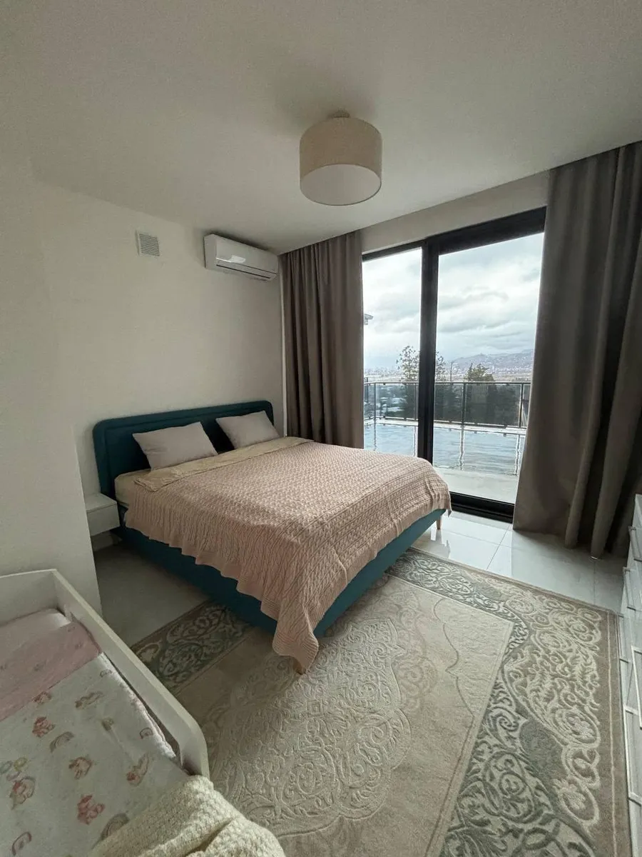 Дом, 3-комн., 230 м²