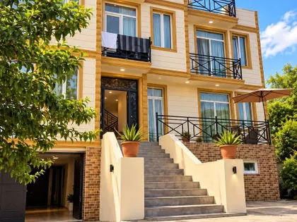 House, 9-room, 450 m²