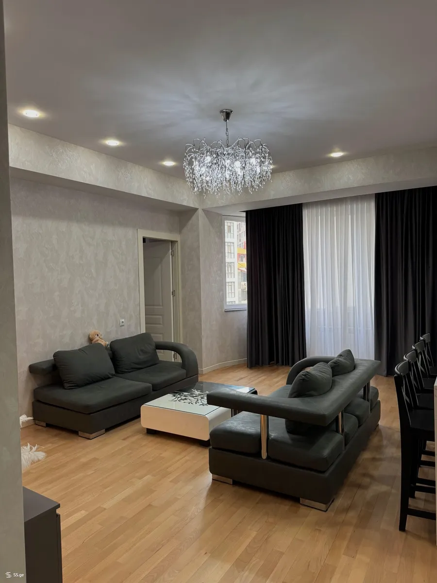 Квартира, 3-комн., 100 м²