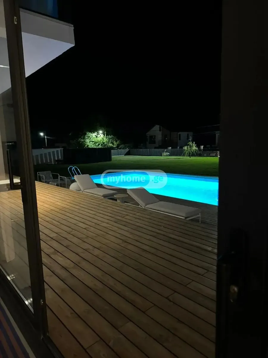 Дом, 8-комн., 1500 м²
