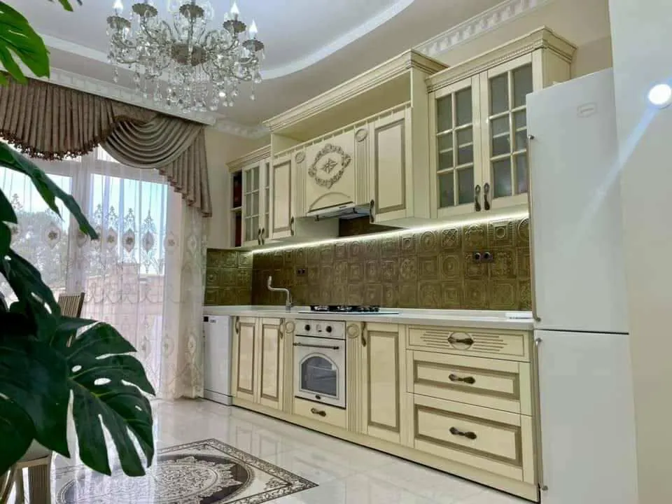 House, 5-room, 600 m²