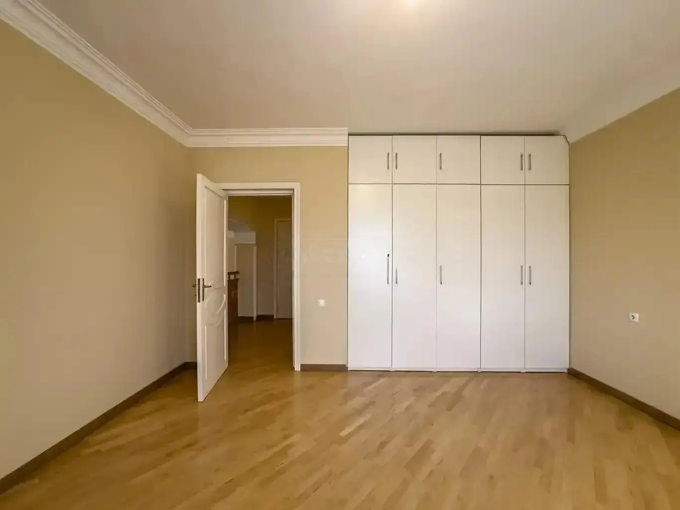 Дом, 8-комн., 600 м²