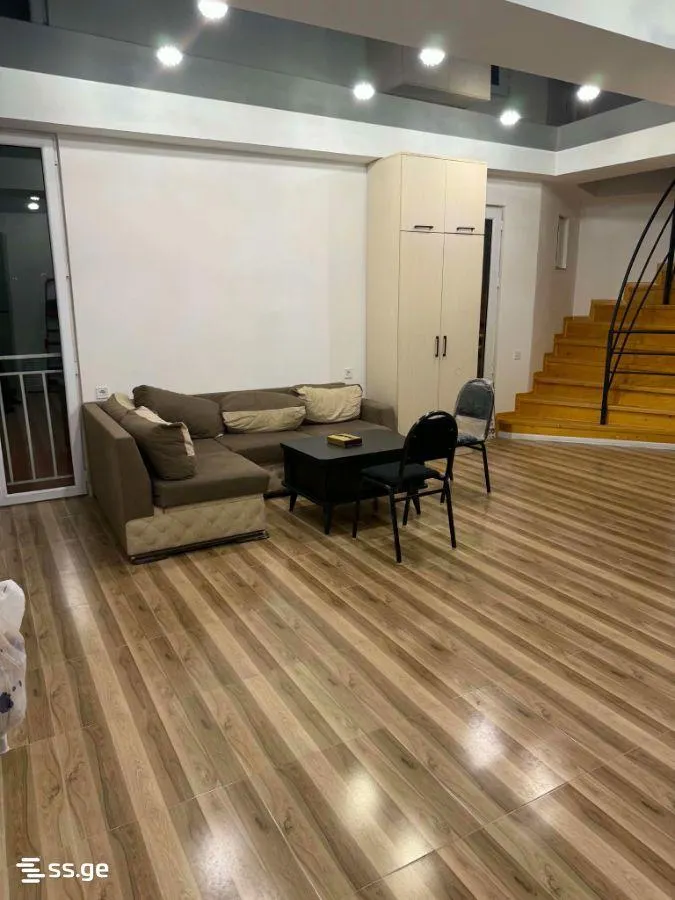 Квартира, 3-комн., 85 м²
