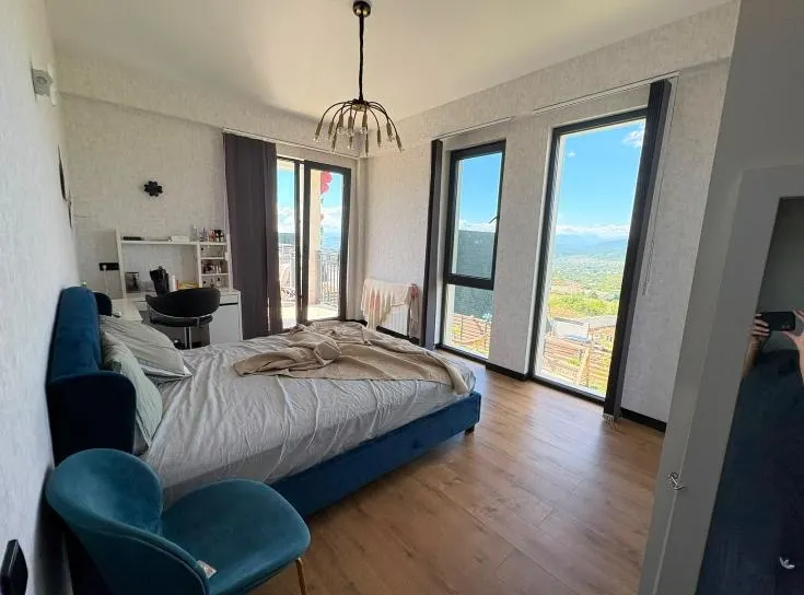 Дом, 6-комн., 180 м²