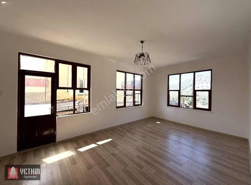 Квартира, 3-комн., 120 м²