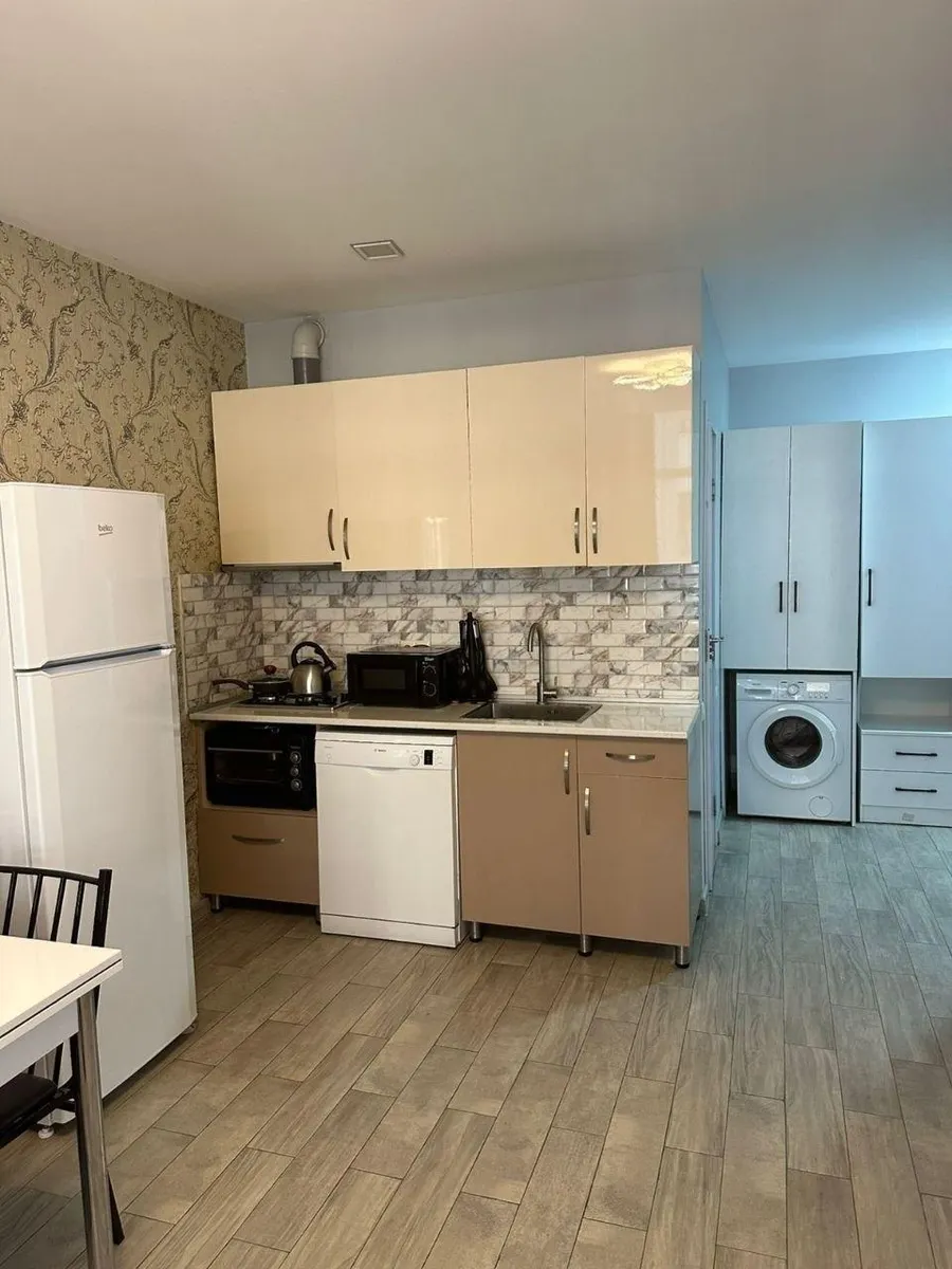 Квартира, 3-комн., 60 м², Bat Towers