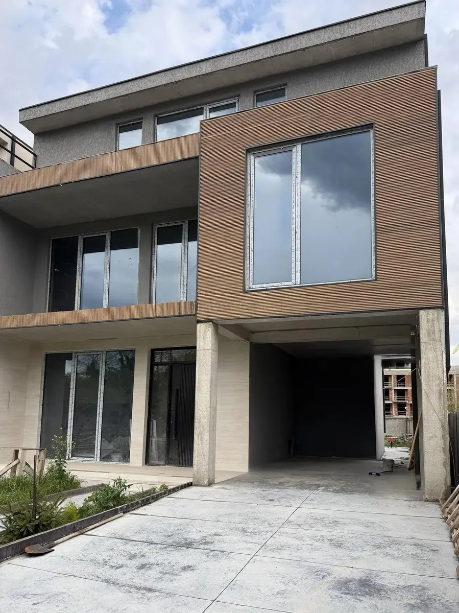 House, 7-room, 424 m²