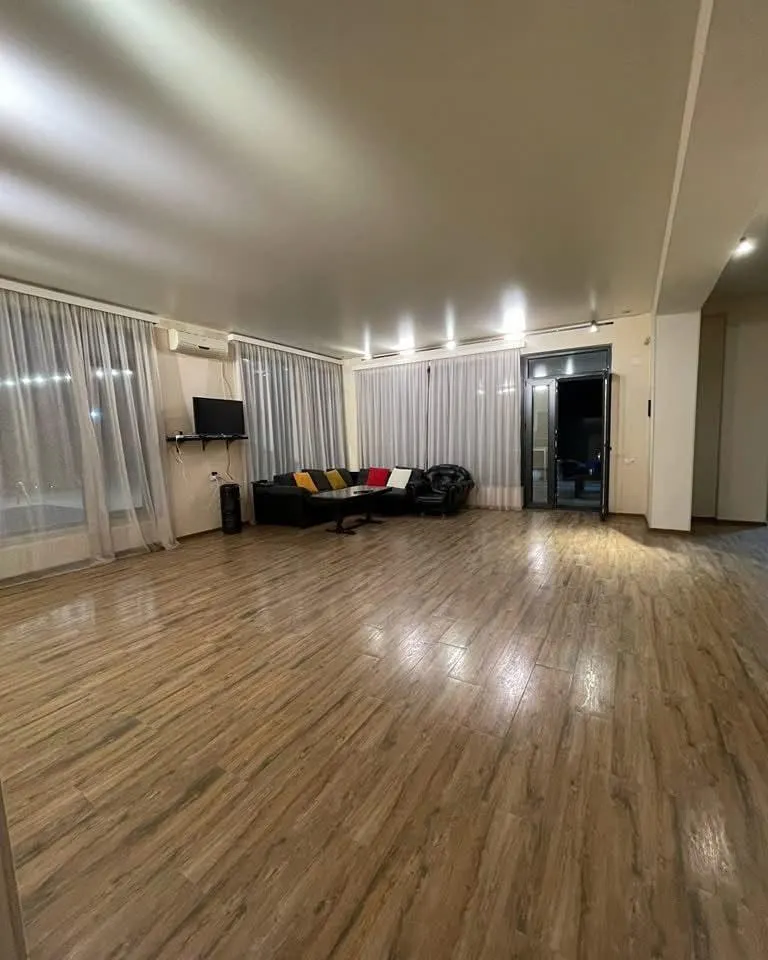 Дом, 5-комн., 300 м²