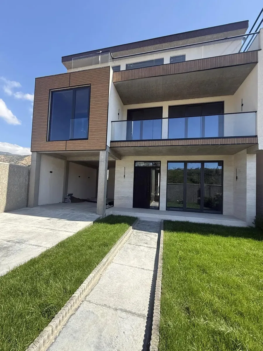 House, 7-room, 424 m²