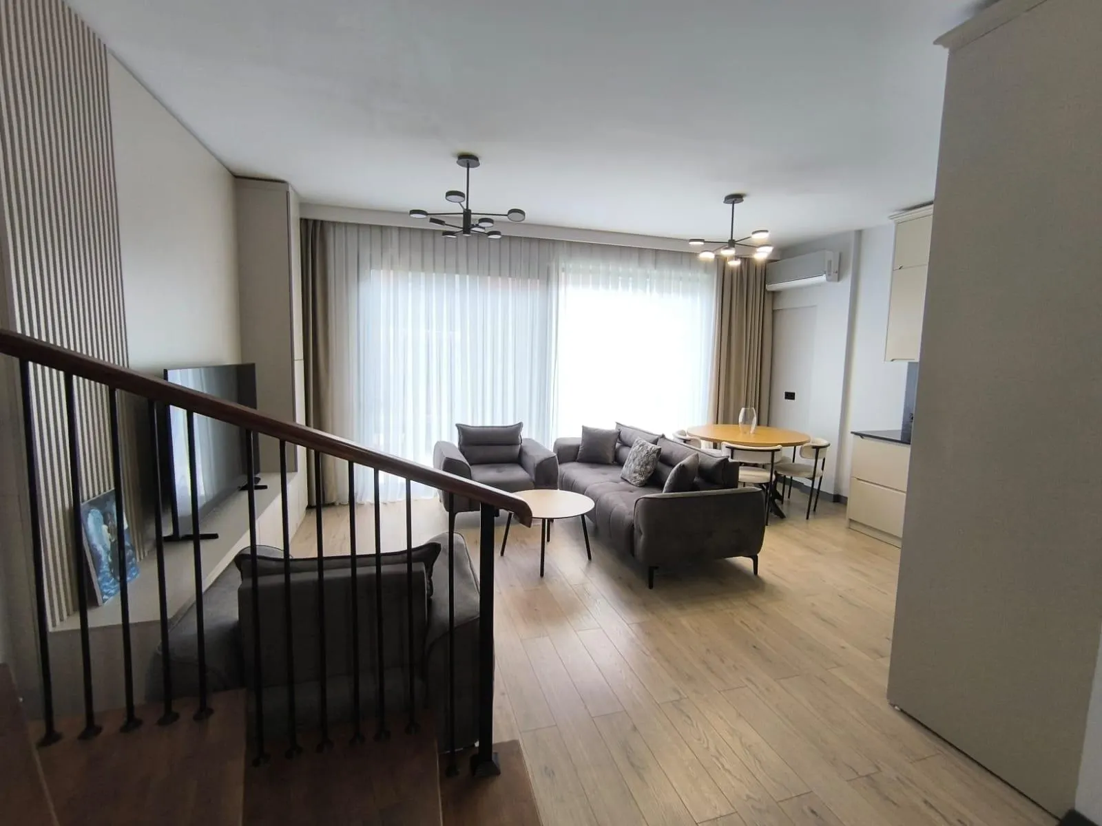 House, 5-room, 207 m²