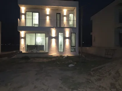 Дом, 5-комн., 240 м²