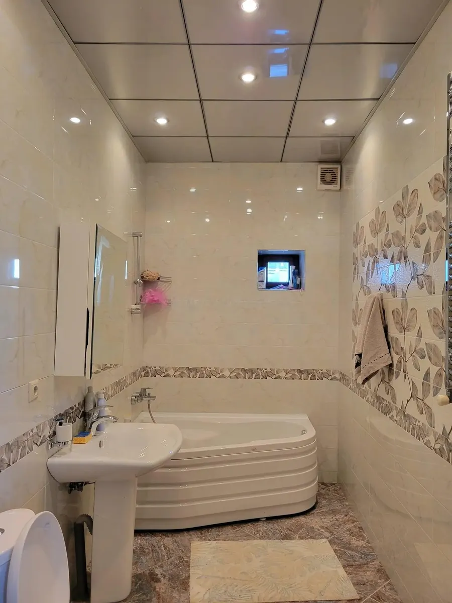 House, 8-room, 300 m²