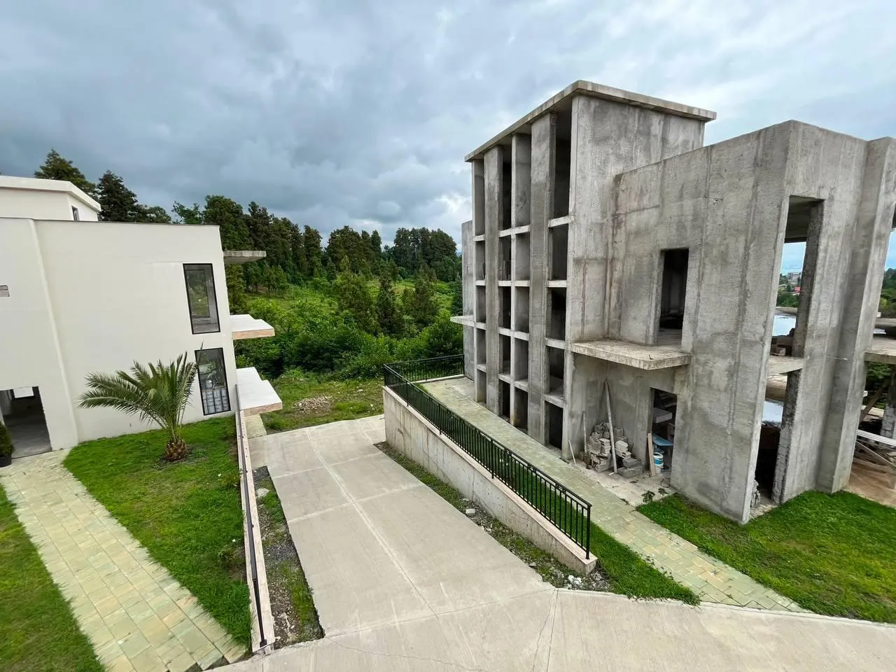 House, 4-room, 350 m²