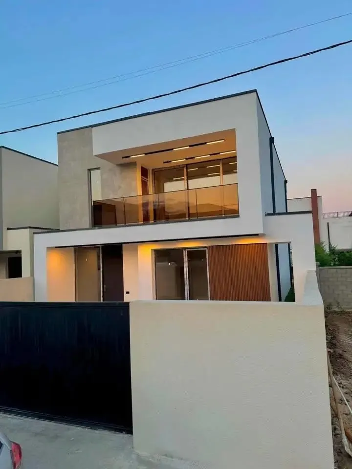 Дом, 5-комн., 250 м²