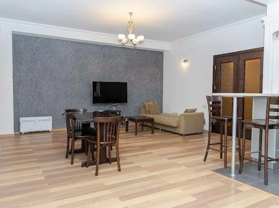 Квартира, 2-комн., 90 м²
