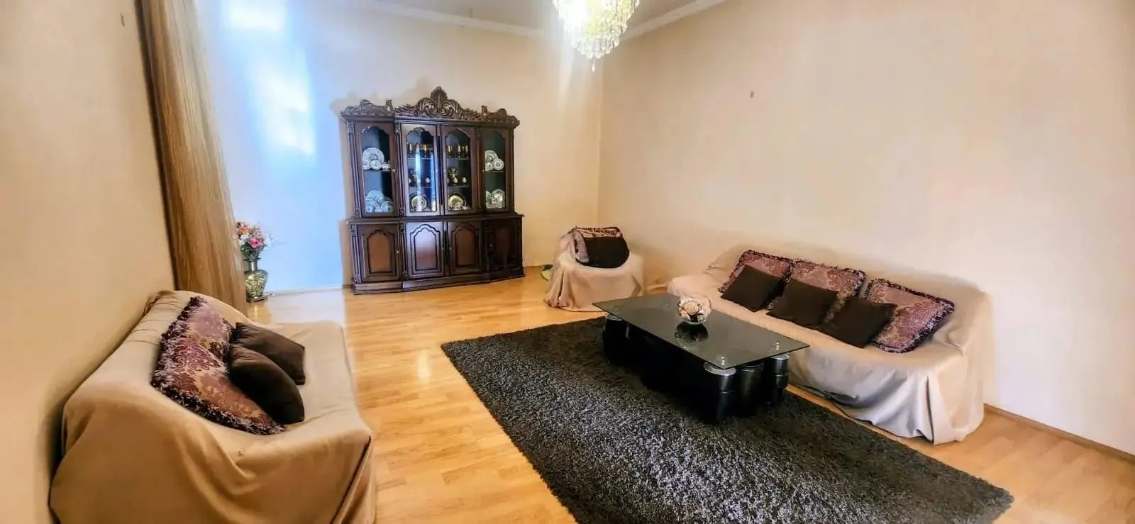 სახლი, 10-ოთახიანი, 310 მ²