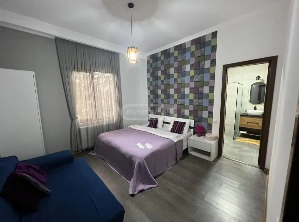 House, 4-room, 200 m²